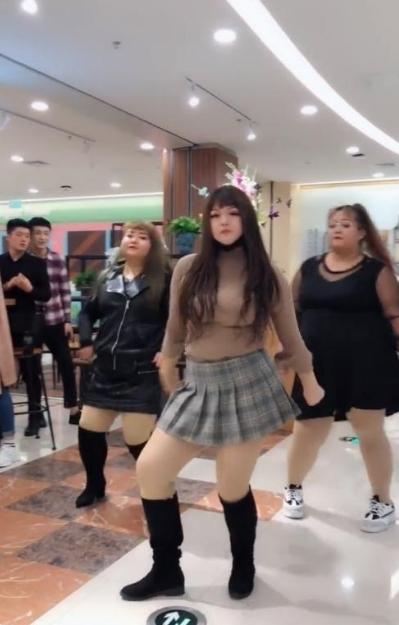 抖音出现出“三胖女孩”，在购物中心大秀舞姿，网友：不要跟我抢