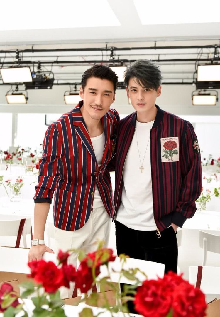 48岁胡兵和42岁郭品超同框网友感慨最惨烈的同框现场