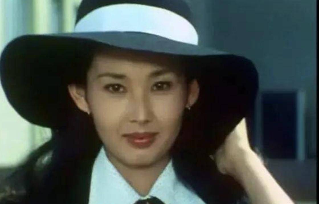 观众喜爱的女演员,出演《追捕》走红,69岁致力于中日文化交流