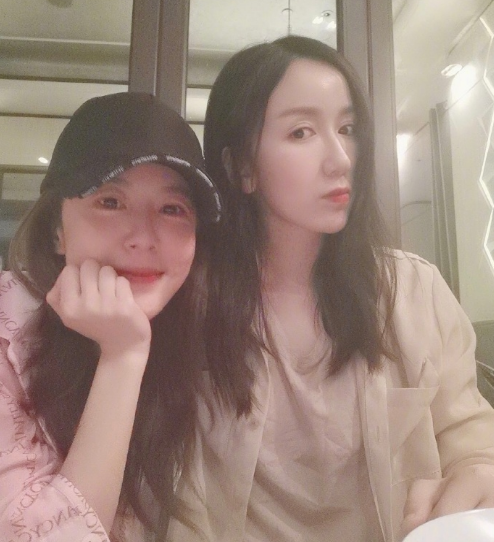 娄艺潇李金铭晒合影嘟嘴卖萌却弄巧成拙她们明显整容了