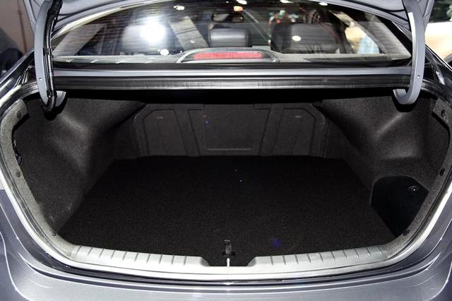 百公里油耗低至1L！北京现代领动插电混动版值不值得买？