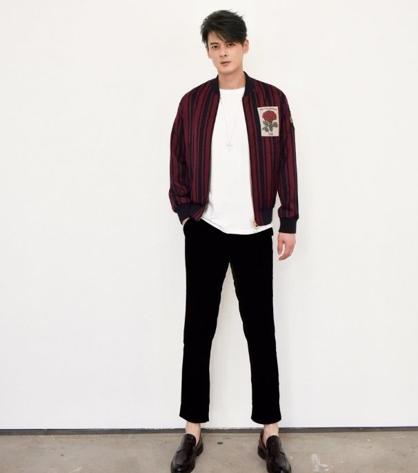 48岁胡兵和42岁郭品超同框网友感慨最惨烈的同框现场