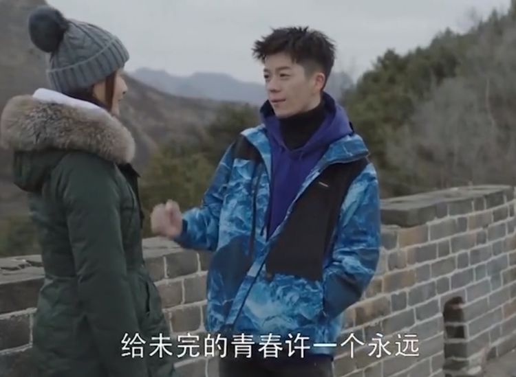 《小欢喜》潘帅为李萌唱情歌,遭方一凡捣乱,李萌罕见露出幸福笑