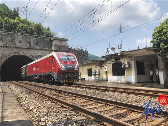 广东70年标志性工程 | 大瑶山隧道:见证中国铁路加速度