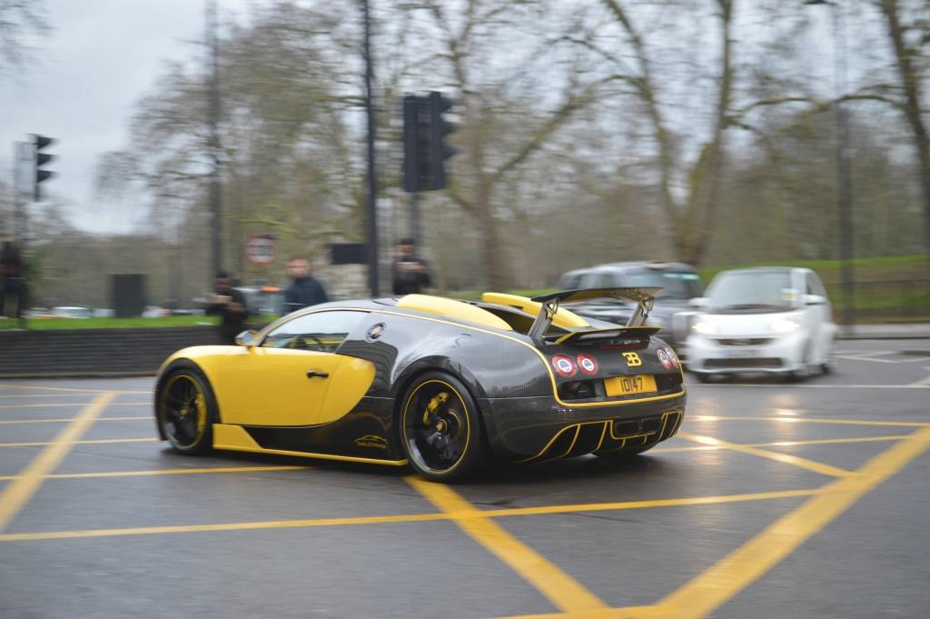 末代黄龙，布加迪 Veyron 16.4 Oakley Design。