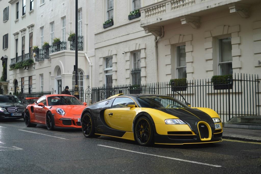 末代黄龙，布加迪 Veyron 16.4 Oakley Design。