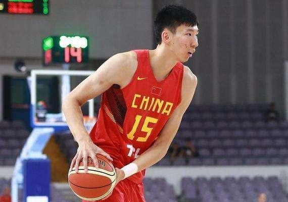 周琦训练视频流出,球迷疯狂质疑!举迷你杠铃遭嘲讽:这杠铃真大