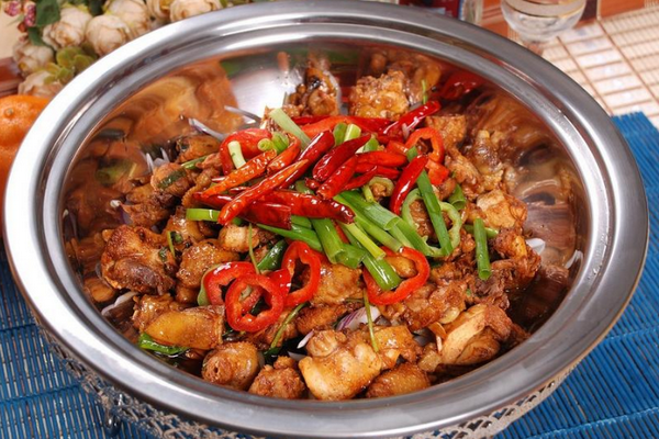 饭店大厨炒鸡的秘诀,就学这招, 炒鸡香辣入味,肉质鲜嫩