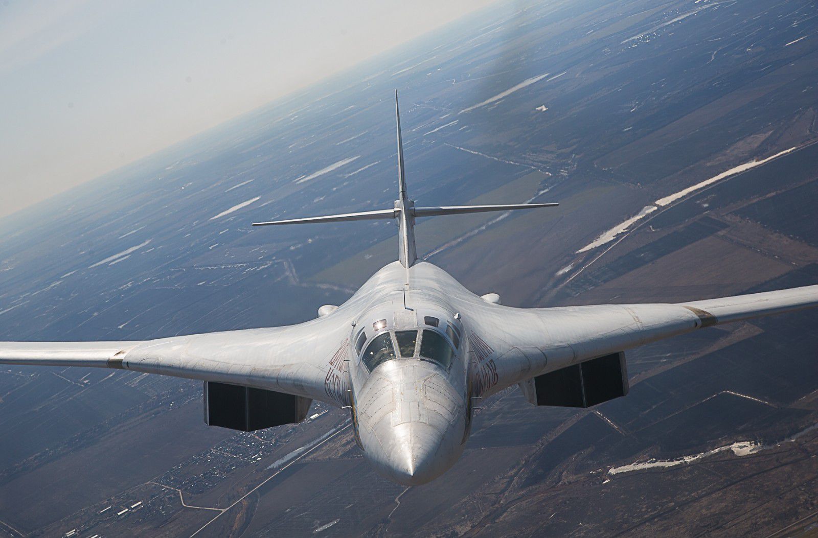 俄军装备的图-160轰炸机曾不远千里,于2008年和2013年造访过委内瑞拉