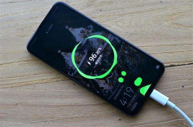 65w超级闪充的发布,不仅给用户带来全新的充电体验