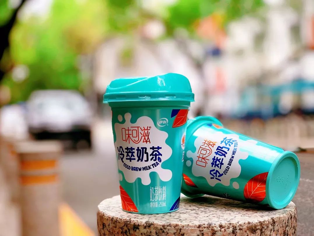 z世代潮美旋风来袭味可滋冷萃奶茶开启行业新时代