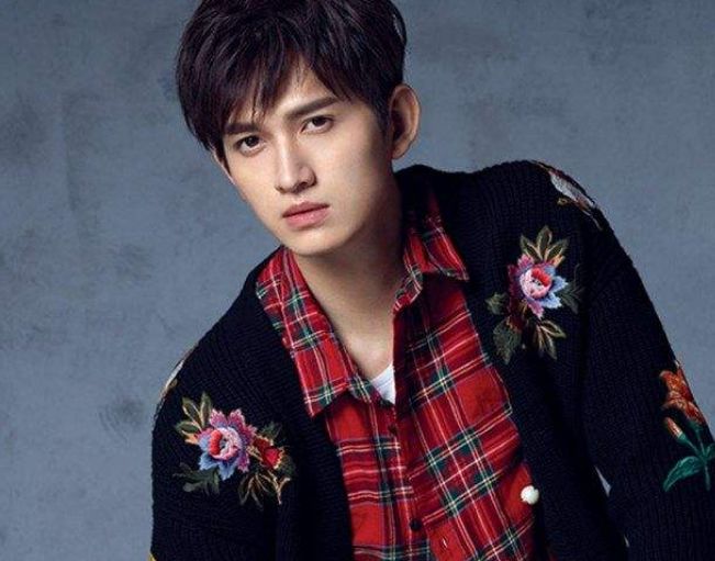 他是"杀阡陌"的亲哥哥,今弟弟已成一线明星,他却多年不红