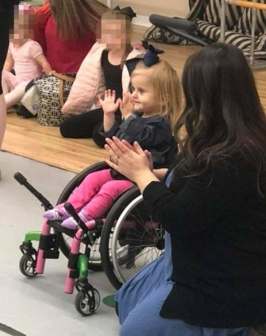 3岁轮椅女孩患骨骼疾病,乐观的她为实现梦想,用独特方式跳芭蕾休闲区蓝鸢梦想 - Www.slyday.coM 3岁轮椅女孩患骨骼疾病,乐观的她为实现梦想,用独特方式跳芭蕾休闲区蓝鸢梦想 - Www.slyday.coM