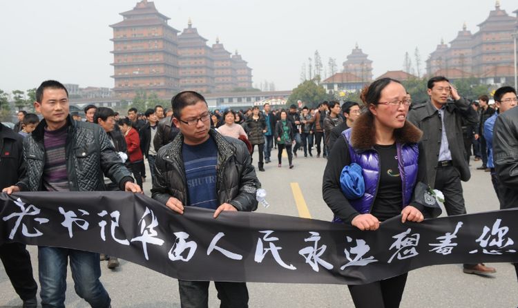 华西村老书记吴仁宝带领村民劳动致富葬礼那天1万多人送别
