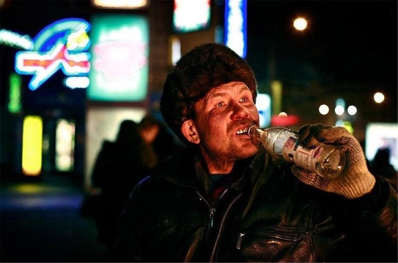 富人一杯酒喝掉穷人一年生活费,俄罗斯的贫富差距有多严重?