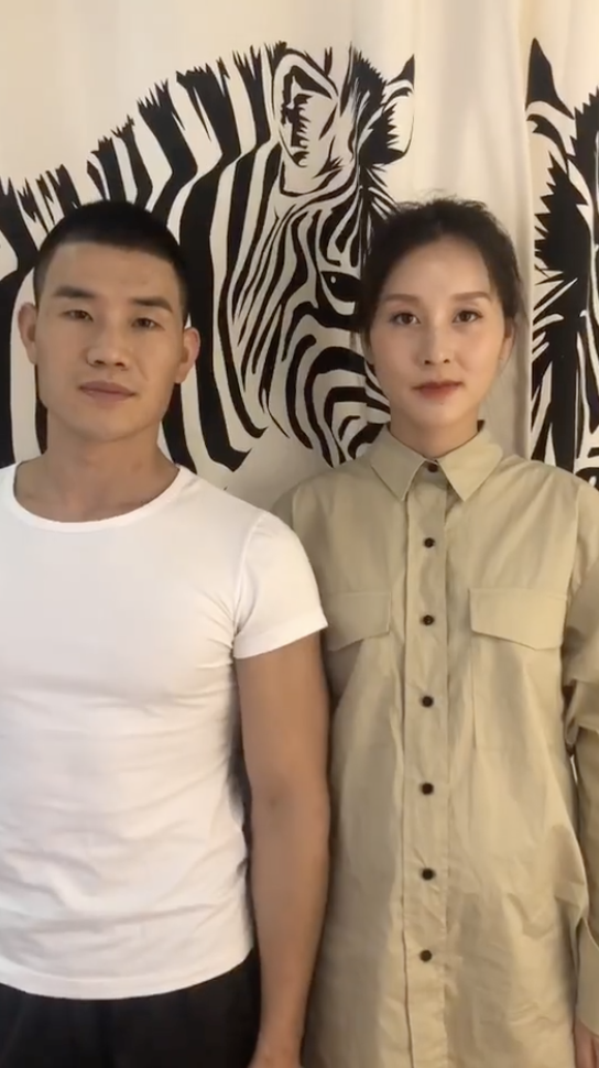 嘎子谢孟伟罕露面晒夫妻变装视频太会玩圈外妻子不输女星