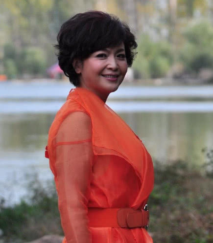 曾是中戏五朵金花之一丈夫吸毒坠楼去世如今54岁仍然单身