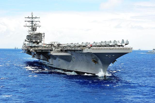军舰刚被大国赶出南海,美军就下令航母驰援,俄提醒:勿挑战底线