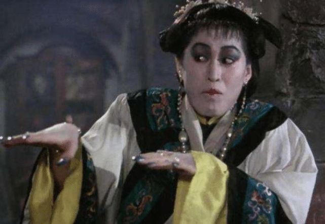 香港僵尸片的"御用女僵尸",卸妆后这么美,63岁韵味快溢出屏了