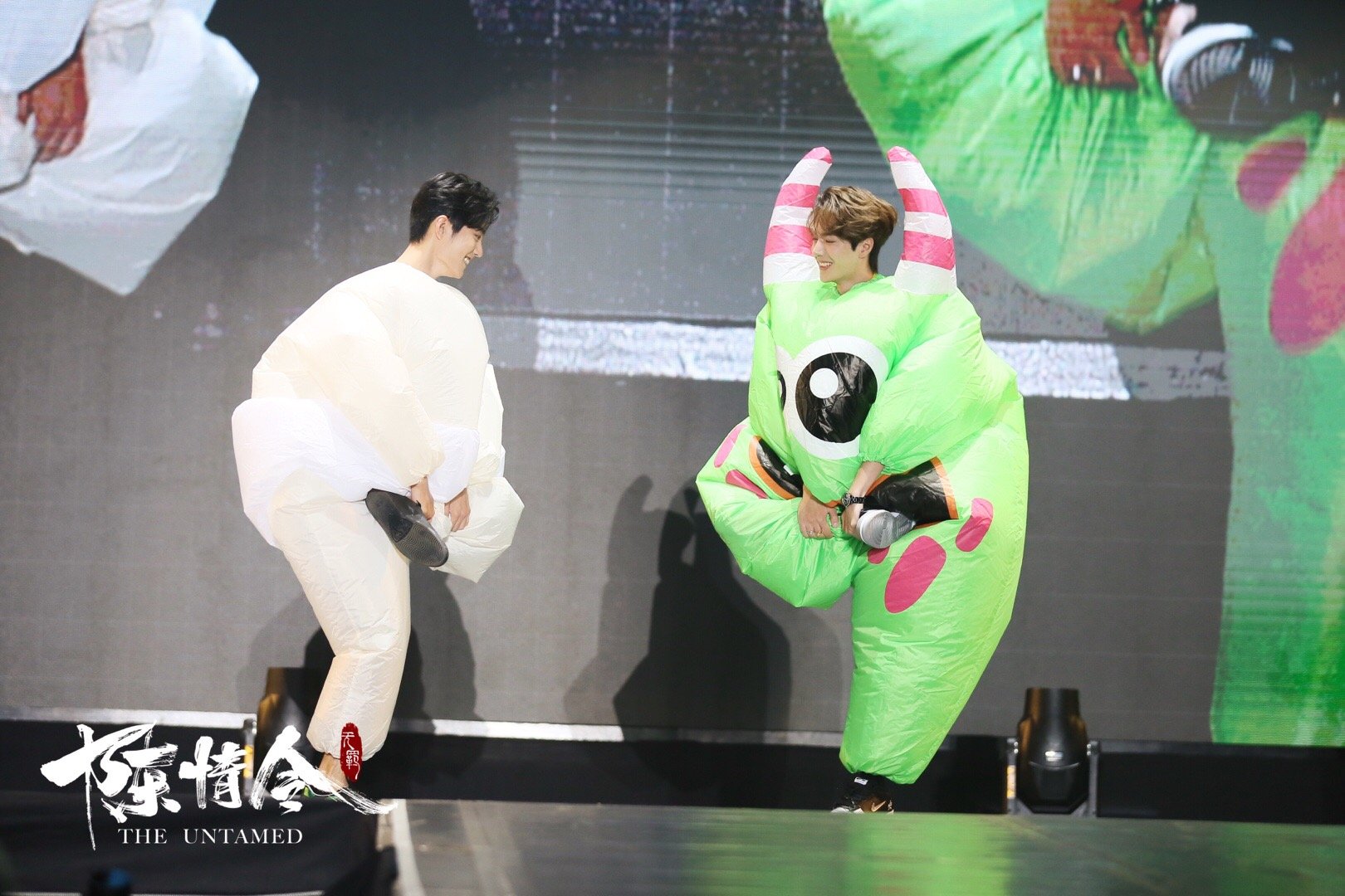 陈情令泰国演唱会现激光笔,肖战和王一博未受影响,现场互动超甜