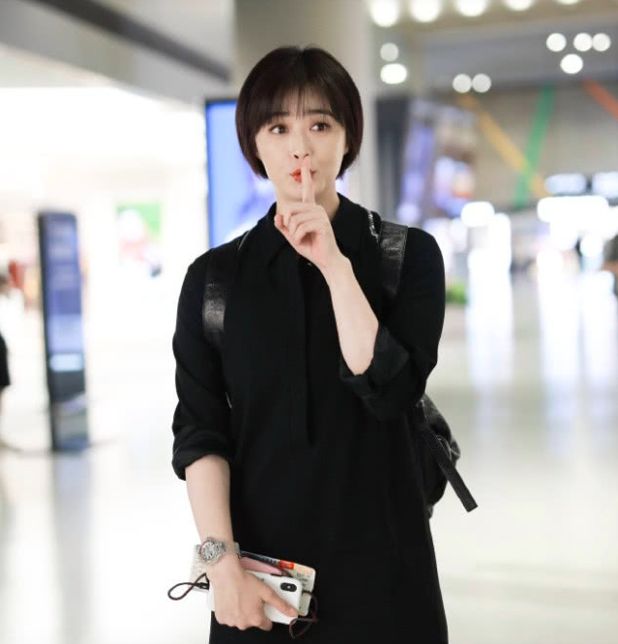 蒋欣短发造型像女大学生减肥成功后好减龄镜头前嘟嘴好可爱