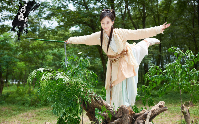 李一桐黄蓉:专业舞蹈出身的身姿就是优美,招招式式都像在跳舞