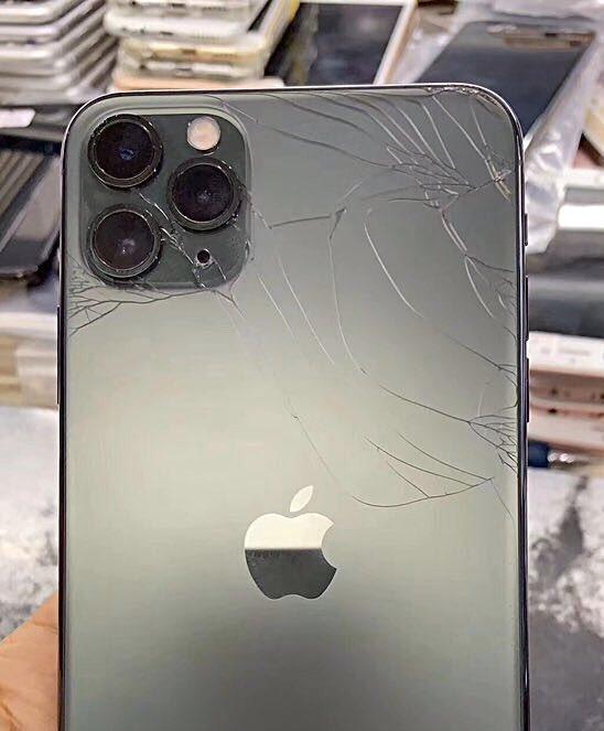 iphone11系列花式碎屏秀你觉得哪台碎的有艺术感
