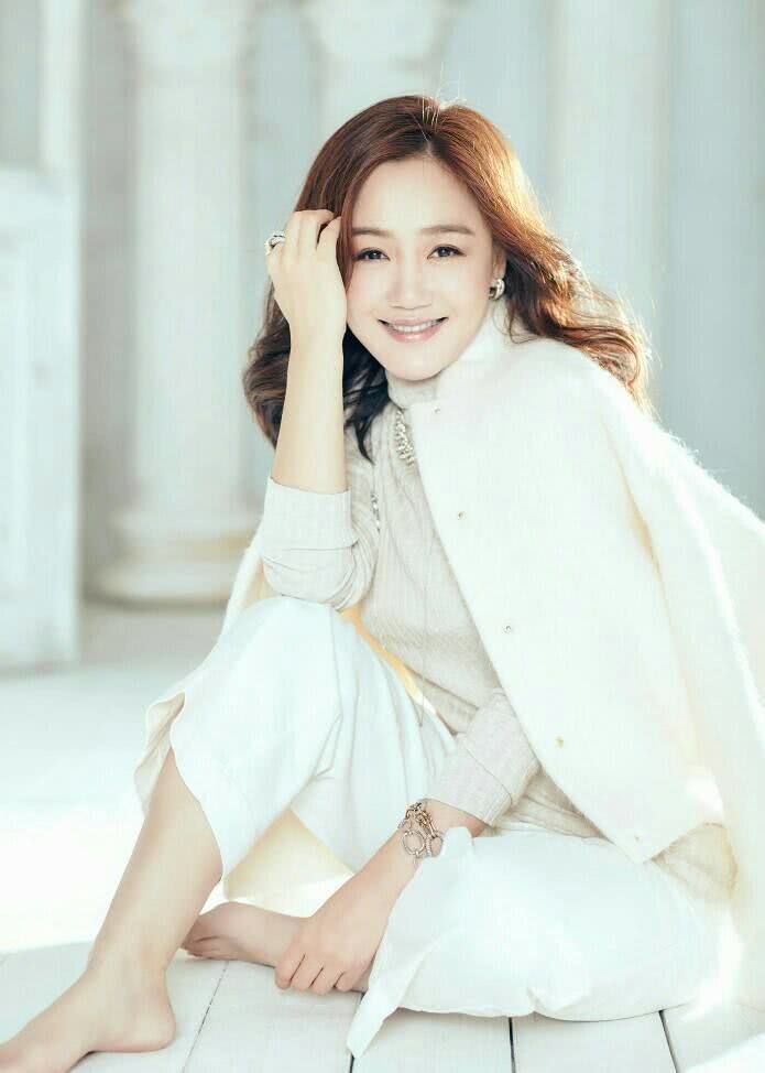 有种"中年发福"叫薛佳凝,近照膀大腰圆显臃肿,网友认不出来