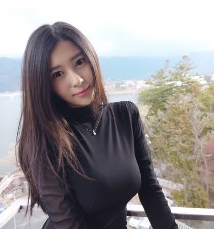 刘晓宇前女友钟鹿纯深夜晒出与神秘男外出喝酒照:周末,那个了吗