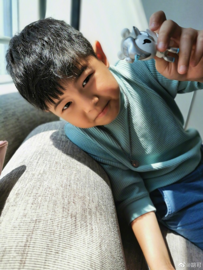 胡可给儿子买女装,安吉穿上后她直言怪怪的,变胖的安吉更可爱了