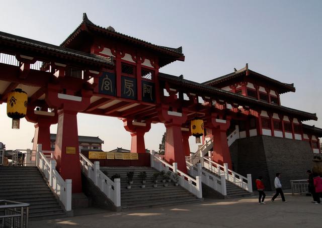 曾经耗资2亿的天下第一宫阿房宫景区2013年就被拆除付诸东流