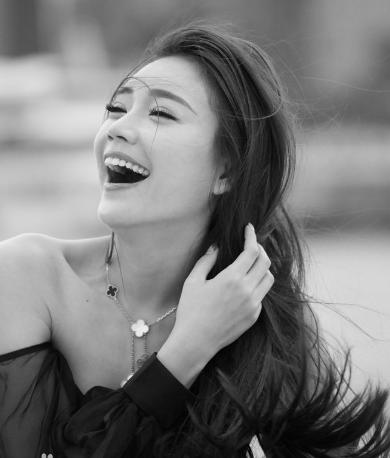 17岁登春晚,演金蟾格格出名,倪睿思清凉装现身商演,风采不减