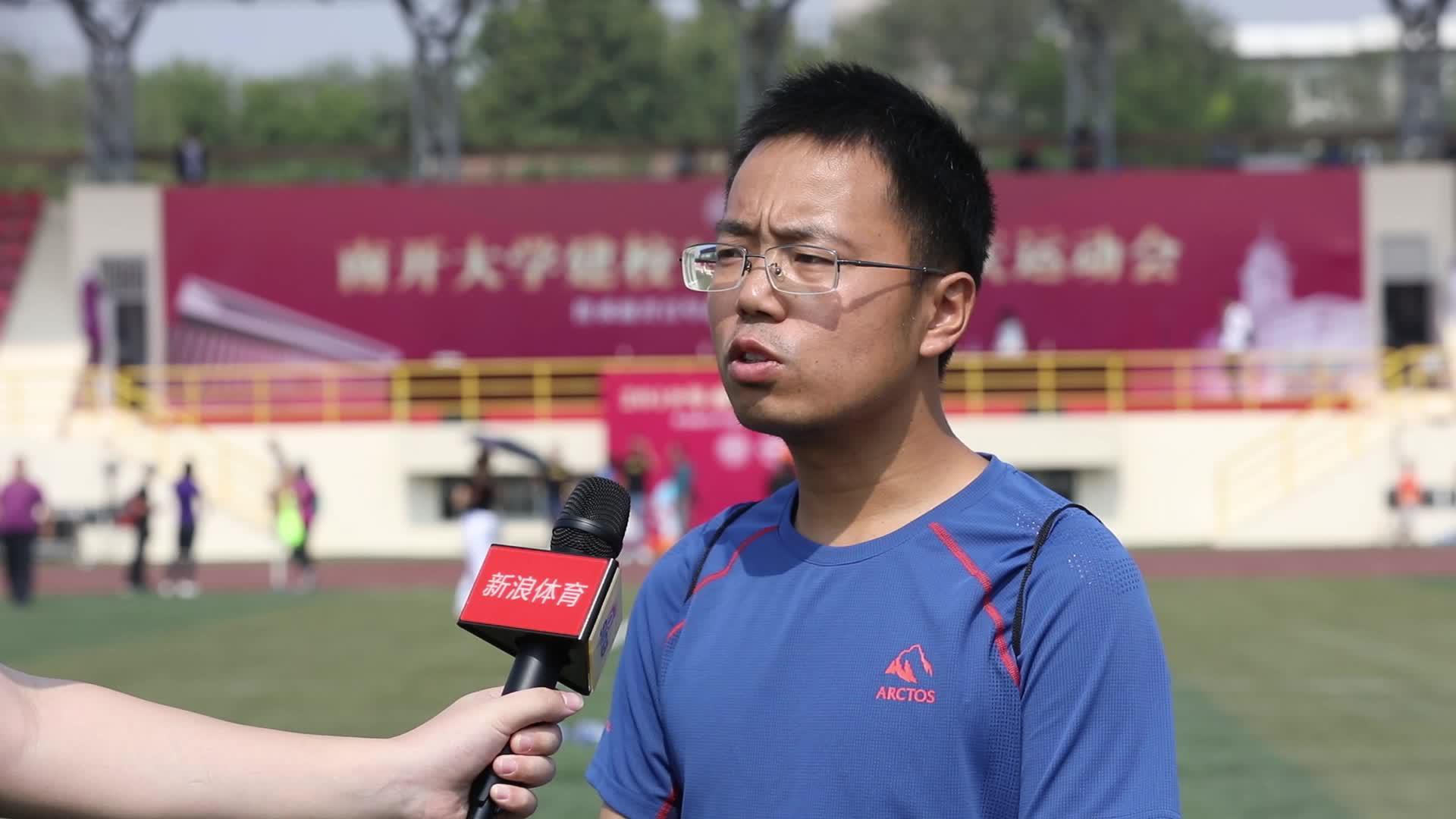 视频-夏瑞:跑友来自全国各地 包括了国内25个跑团_手机新浪网