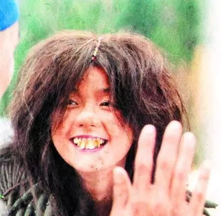 阿sa满嘴黄牙,江一燕造型超走心