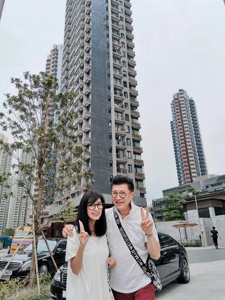 靖哥哥胡须花白,64岁米雪驻颜有术仍似少女 67