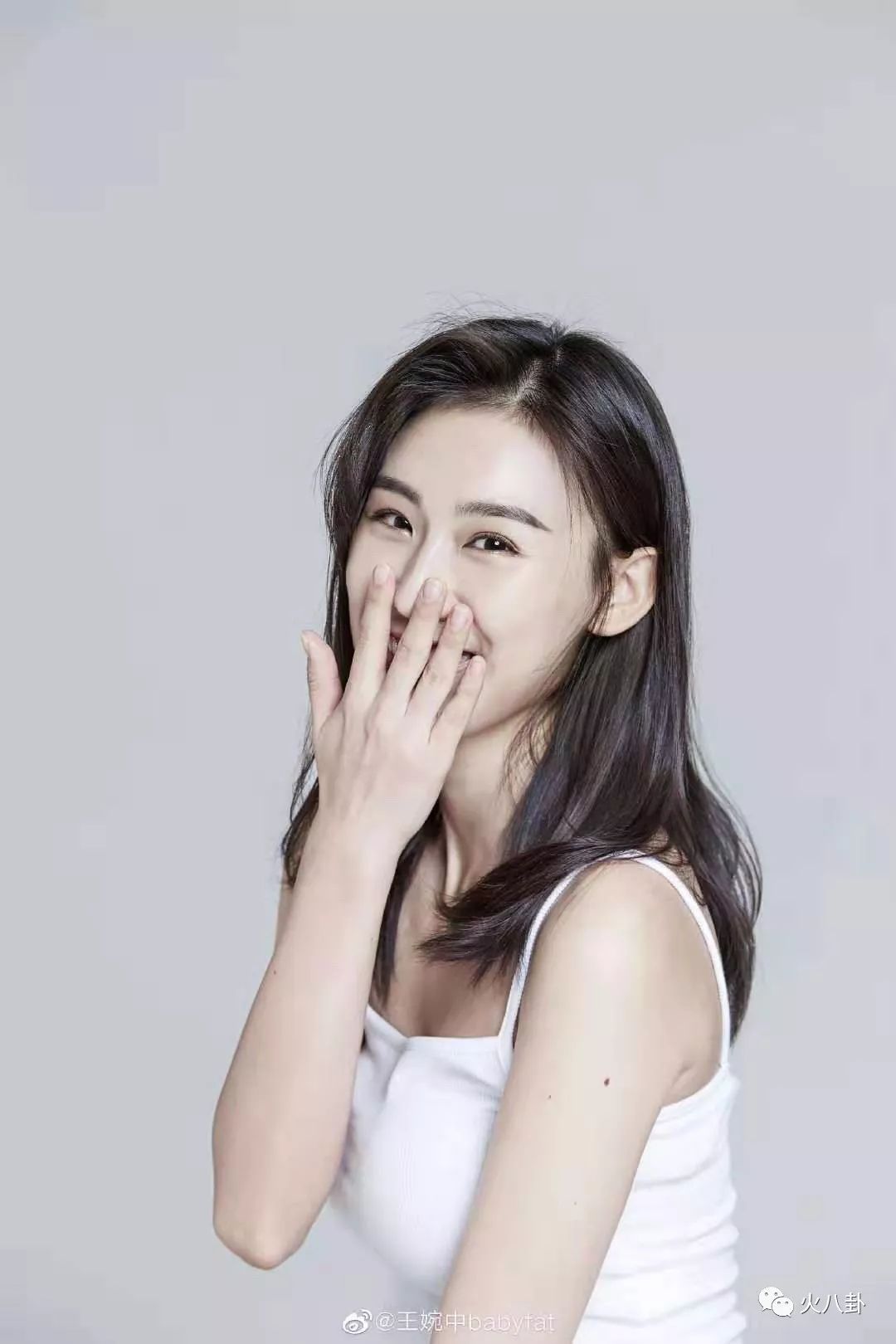 王婉中秋分海报美出新风格,百科人气榜第六,路人缘爆棚!