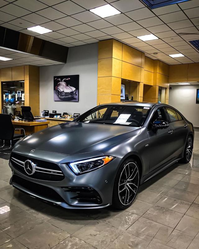 奔驰amgcls53哑光金属灰的外观