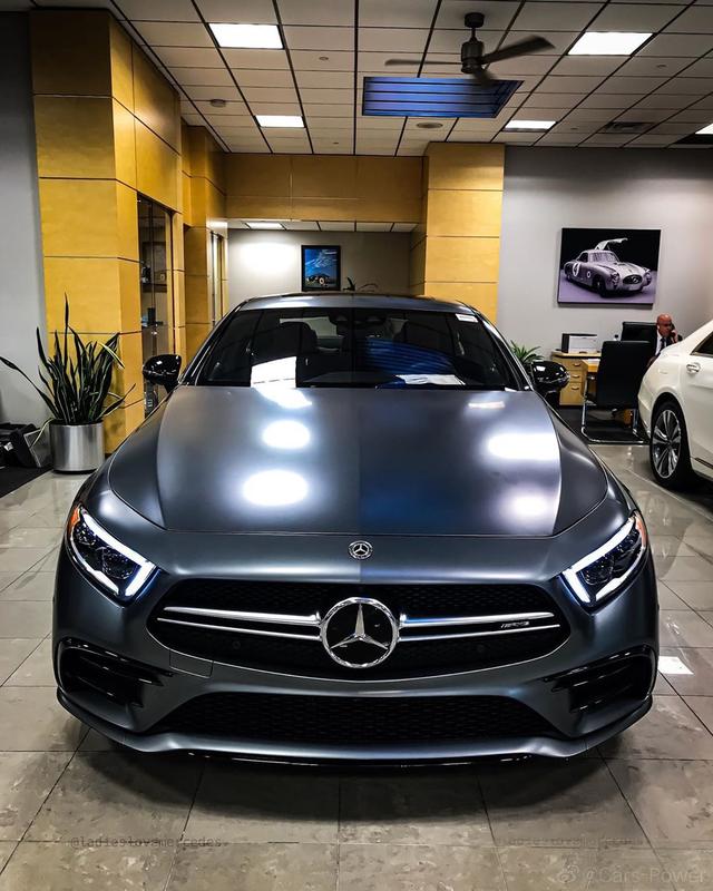 奔驰amgcls53哑光金属灰的外观