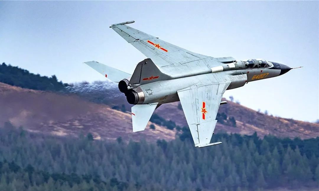 中国能把"飞豹"魔改成三代机吗?这些难关很难克服!