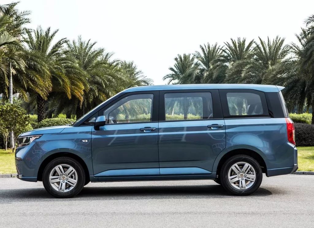 五菱宏光PLUS实车已亮相，动力更牛，10月将上市 ！