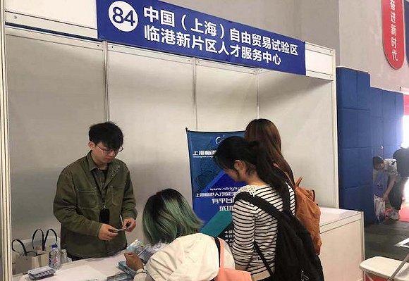 �ٸ�ӭ���׳�У԰��Ƹ�ᣬ����ѧ��Ը���½�����Ƭ��