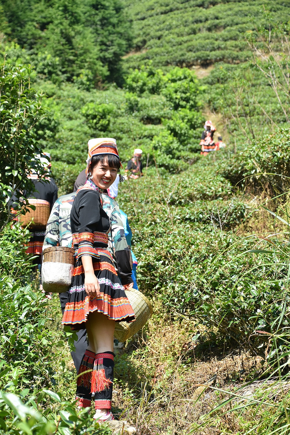 将近5个小时的车程,而一顿当地茶山瑶村民精心准备的丰盛油茶晚宴