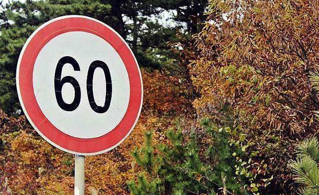 交警提醒:高速上遇到限速60公里,不用再这样做,不会被拍照