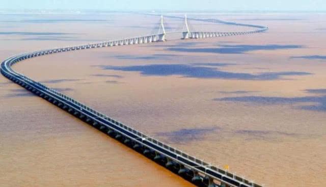 世界最长的大桥，开车全程要两个小时，长度大概是港珠澳大桥三倍