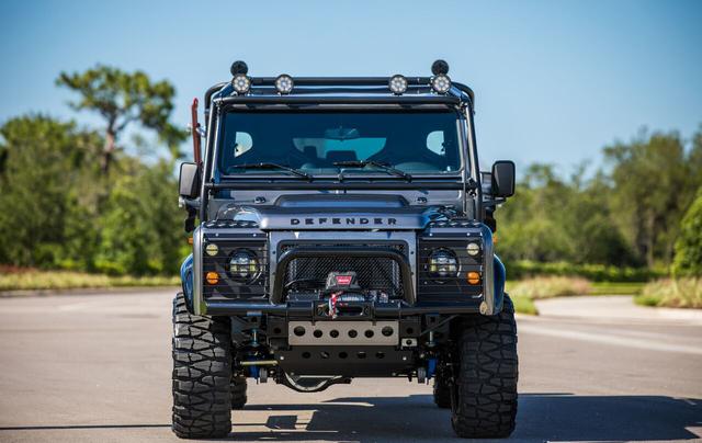 终极梦想座驾-路虎卫士130皮卡蝰蛇版