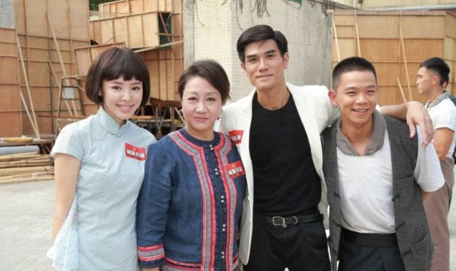 元秋慢慢成为演艺圈里大家所熟知的武打女星,能够拥有这份称号她也