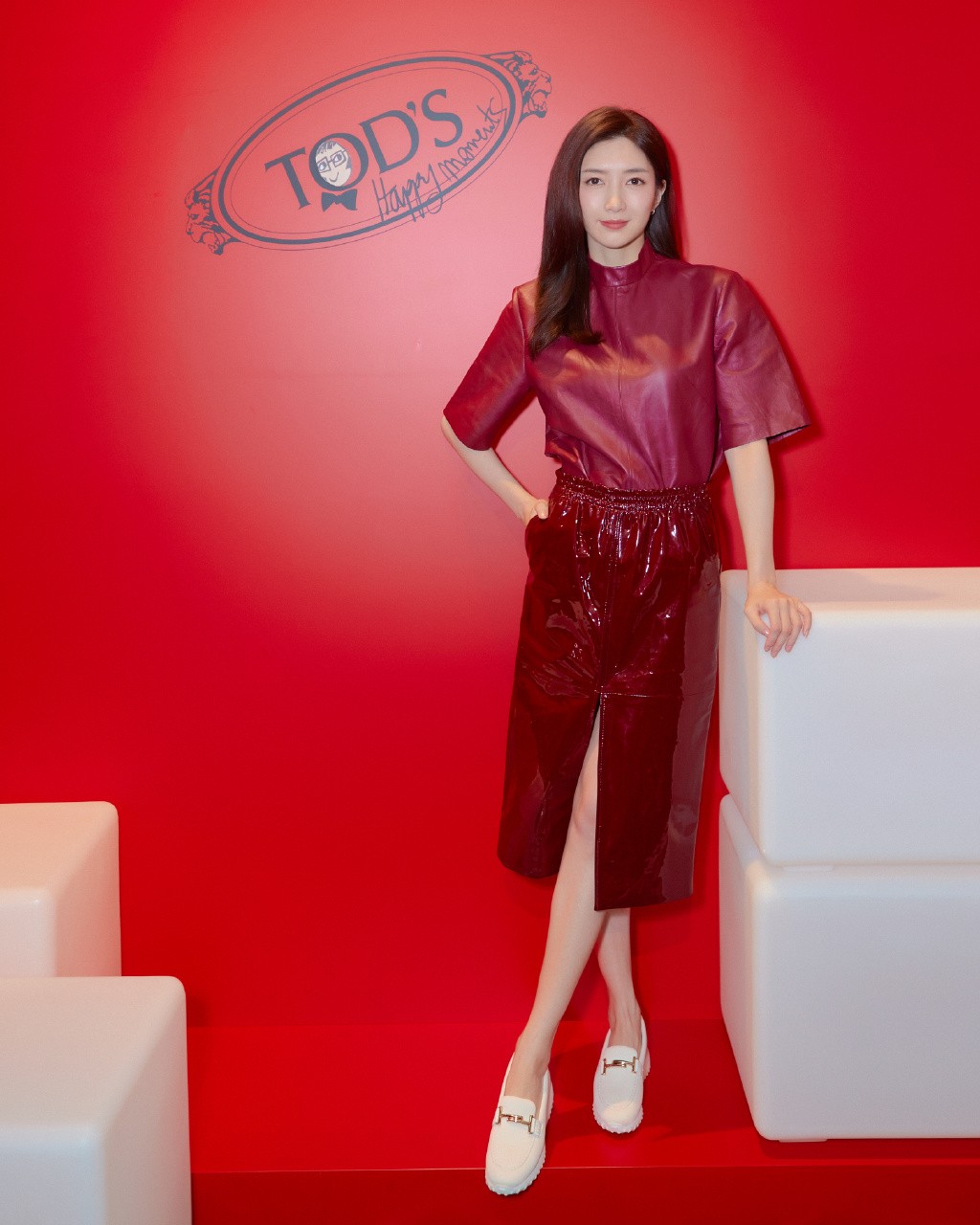 江疏影不愧是胡歌前女友针织衫配短裤简单搭配却美成优雅女神