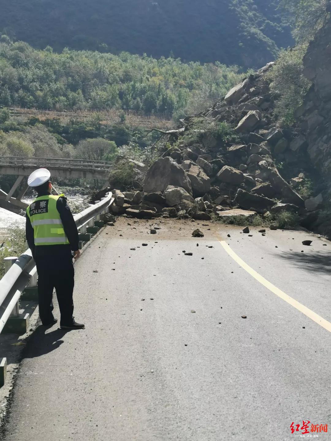 国道248线金川境内发生山体滑坡 禁止一切车辆及行人通行