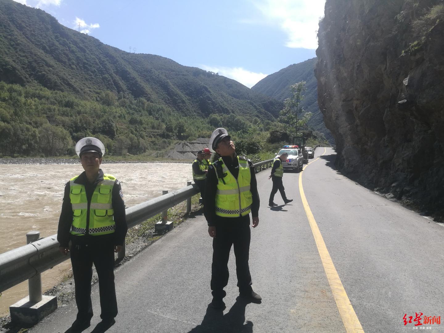 国道248线金川境内发生山体滑坡 禁止一切车辆及行人通行