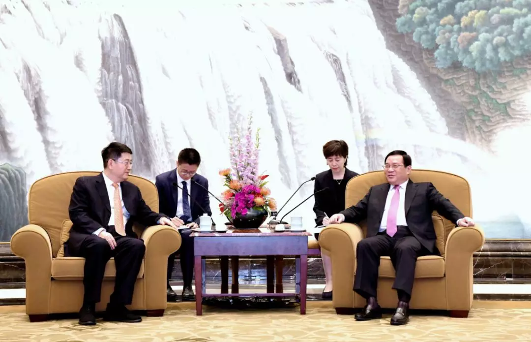 中国第3批赴苏丹达尔富尔维和直升机分队完成首飞